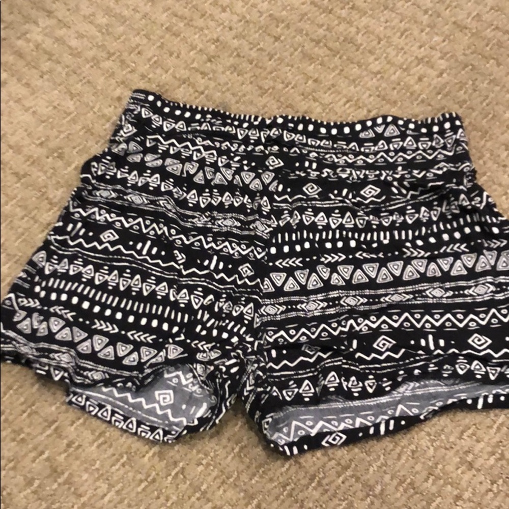 LA hearts Shorts. High waisted